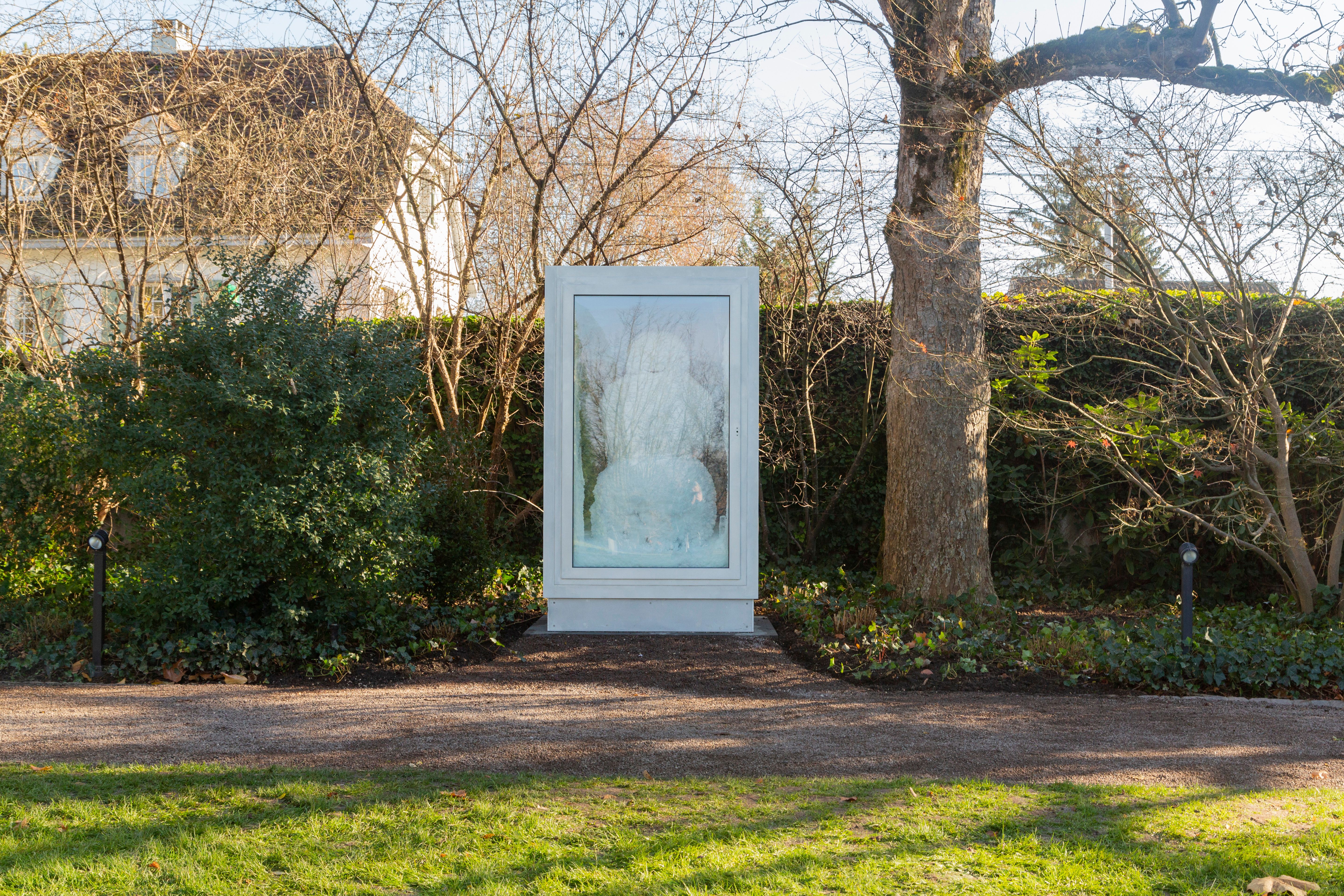 Snowman artwork by artist duo Fischli/Weiss in the Fondation Beyeler park